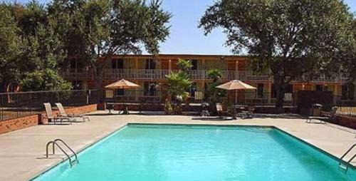 Hammond Hotel | Studio 6 Hammond, LA I12 I55