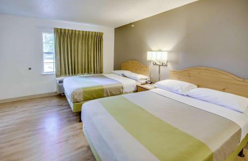 Southbelt/Ellington Hotel | Studio 6-Houston, TX - Hobby South