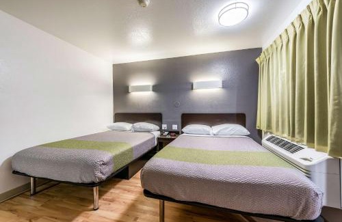 Monroe Hotel | Studio 6-Monroe, LA - Hwy 165