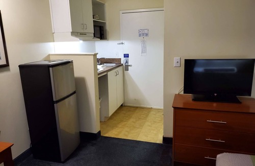 Laurel Hotel | Studio 6 Richmond, VA - I-64 West