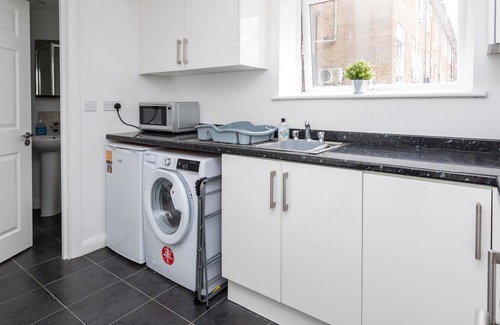 Crawley City Centre Apartment | Studio- 7 Apartment in Heart of Crawley Town