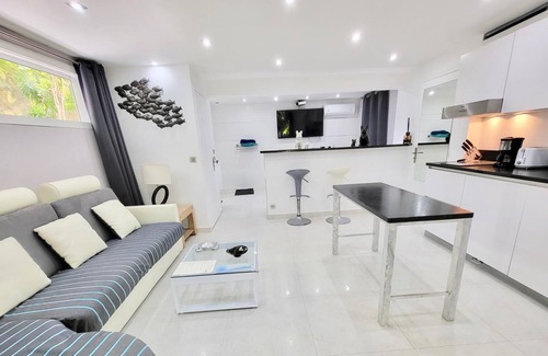 Orient Bay Ski Chalet | STUDIO ADAM Residence Adam et Eve
