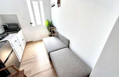 Paros Apartment | Studio 'Aeolian Blu 5' with Sea View, Wi-Fi and Air Conditioning