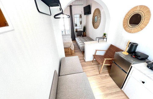 Paros Apartment | Studio 'Aeolian Blu 5' with Sea View, Wi-Fi and Air Conditioning