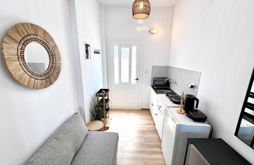Paros Apartment | Studio 'Aeolian Blu 6' with Sea View, Wi-Fi and Air Conditioning