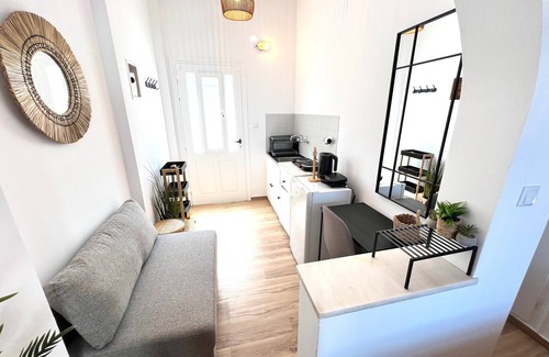 Paros Apartment | Studio 'Aeolian Blu 6' with Sea View, Wi-Fi and Air Conditioning