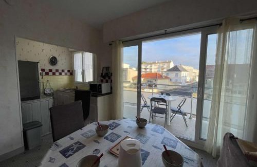 Saint-Jean-de-Monts Apartment | Studio alcôve 4 pers à 50m de la plage avec balcon et cave vélos, Saint-Jean-de-Monts - FR-1-224C-448