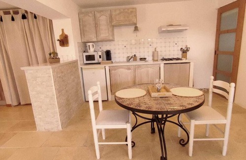 Tarascon Apartment | Studio Alpilles Avec Jaccuzi Privatif