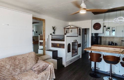 Port-la-Nouvelle Apartment | Studio apartment on the seafront
