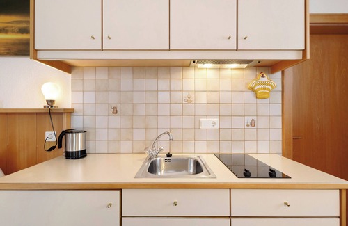 Valle San Silvestro Apartment | Studio Apartment 'Untersinnerhof Apt Herbst' with Mountain View, Shared Garden and Wi-Fi