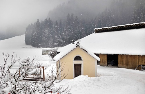 Valle San Silvestro Apartment | Studio Apartment 'Untersinnerhof Apt Herbst' with Mountain View, Shared Garden and Wi-Fi