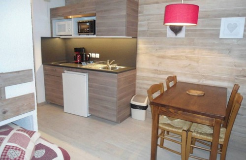 Cohennoz Apartment | Studio Apartment '1 - La Gentiane' with Mountain View, Shared Garden and Wi-Fi
