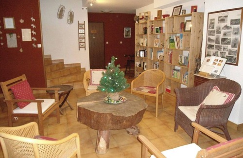 Cohennoz Apartment | Studio Apartment '1 - La Gentiane' with Mountain View, Shared Garden and Wi-Fi