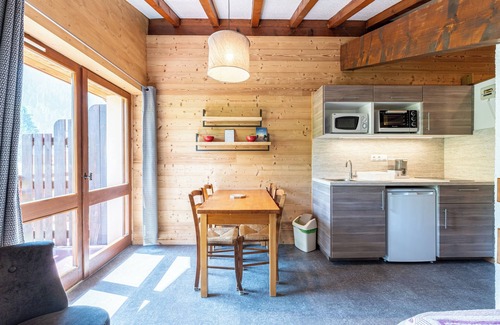 Cohennoz Apartment | Studio Apartment '15 - La Marmotte' with Mountain View, Balcony and Wi-Fi