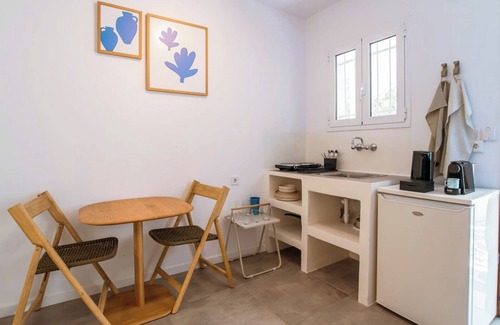 Paros Apartment | Studio Apartment '5' with Private Terrace, Wi-Fi and Air Conditioning