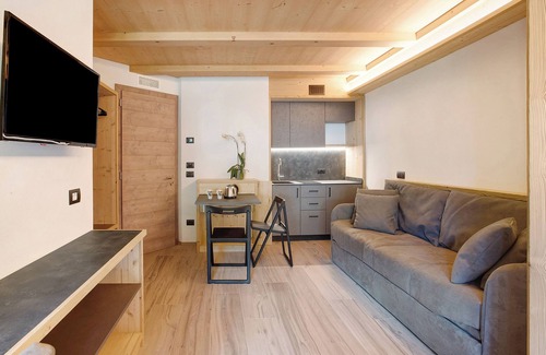 Livigno Apartment | Studio Apartment 'Agriturismo Bosco D'oro 4' with Mountain View, Shared Garden and Wi-Fi
