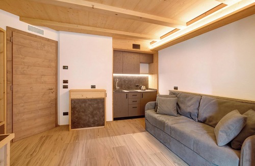 Livigno Apartment | Studio Apartment 'Agriturismo Bosco D'oro 4' with Mountain View, Shared Garden and Wi-Fi