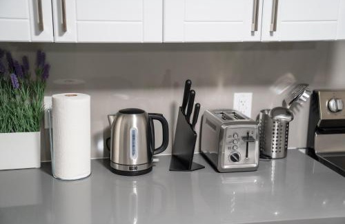 Brampton Apartment | Studio Apartment B - Full Kitchen - Cozy and Modern