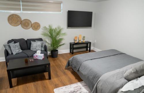 Brampton Apartment | Studio Apartment B - Full Kitchen - Cozy and Modern