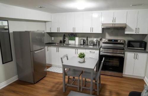 Brampton Apartment | Studio Apartment B - Full Kitchen - Cozy and Modern