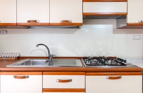 Grottaglie Apartment | Studio Apartment 'Casa Le Margherite 2' with Balcony, Wi-Fi and Air Conditioning