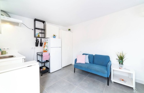 Almeria Centro Apartment | Studio Apartment 'Casa Maruchi - 2' near the Beach with Shared Terrace and Wi-Fi