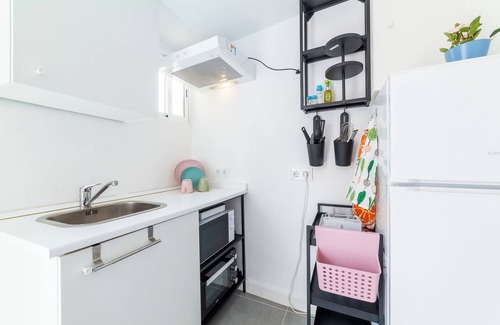 Almeria Centro Apartment | Studio Apartment 'Casa Maruchi - 2' near the Beach with Shared Terrace and Wi-Fi