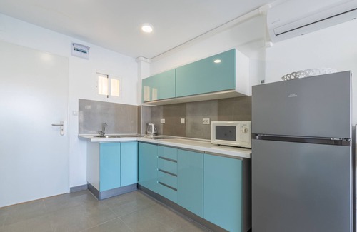 Benidorm Apartment | Studio Apartment "Casita Bonita" with Sea View, Shared Pool & A/C
