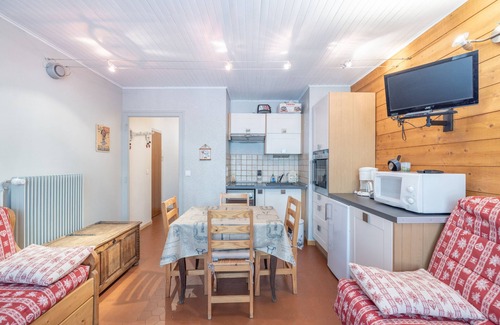 Samoens Apartment | Studio Apartment 'De La Grenette' with Mountain View and Balcony