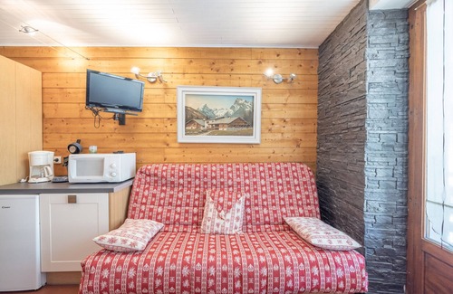 Samoens Apartment | Studio Apartment 'De La Grenette' with Mountain View and Balcony