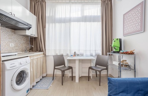 Mondello Apartment | Studio Apartment 'Flat Blu Palermo Mondello' with Shared Pool, Shared Terrace and Air Conditioning