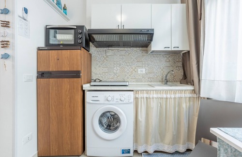 Mondello Apartment | Studio Apartment 'Flat Blu Palermo Mondello' with Shared Pool, Shared Terrace and Air Conditioning