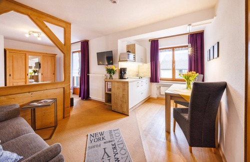 Ruhpolding Apartment | Studio Apartment 'Gästehaus Wolfgang Chiemsee -1-' with Mountain View, balcony and Wi-Fi