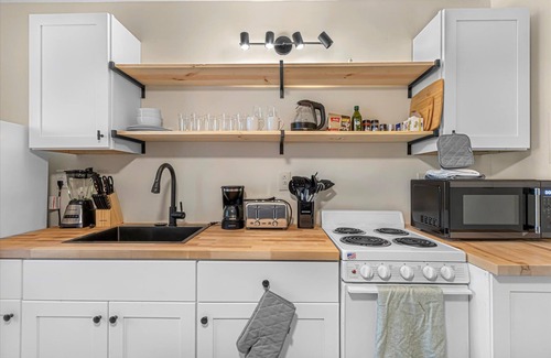 Huntsville Apartment | Studio Apartment in Huntsville near Gardens!
