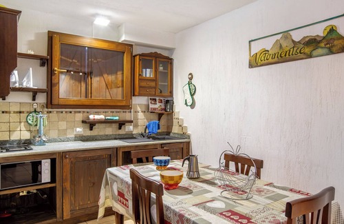 Valtournenche Apartment | Studio Apartment 'Monolocale A Valtournenche' with Mountain View, Shared Garden and Wi-Fi