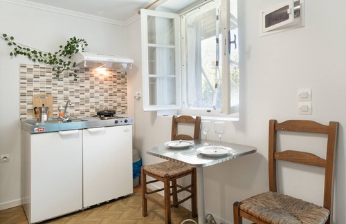 Drimonas Apartment | Studio Apartment 'Kerkis Standard' with Mountain View, Wi-Fi and Air Conditioning