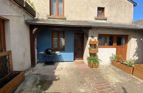 Equemauville Apartment | Studio Apartment 'La Noisette' with Private Terrace, Private Garden and Wi-Fi