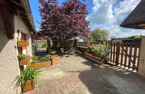 Equemauville Apartment | Studio Apartment 'La Noisette' with Private Terrace, Private Garden and Wi-Fi