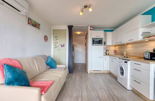 Le Grau-dʼAgde Apartment | Studio Apartment 'Les Ptits Loups, Le Grau D'agde' with Sea View and Air Conditioning