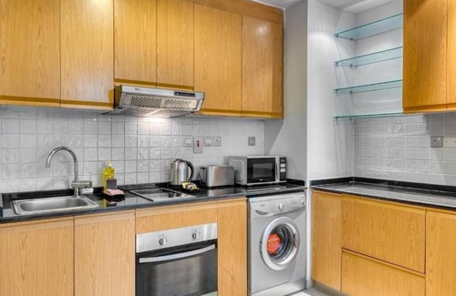 Barsha Heights Hotel | Studio Apartment Near Carrefour Tecom by E R