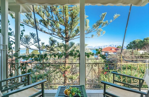 Nikiana Apartment | Studio Apartment 'Old Boat Double 11' with Sea View, Wi-Fi and Air Conditioning