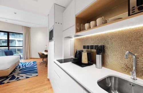 Palm Jumeirah Hotel | Studio Apartment On Palm Jumeirah By E R