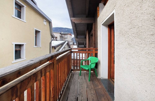 Bormio Apartment | Studio Apartment 'Premesan 3' with Mountain View, Balcony and Wi-Fi
