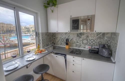 Il-Balluta Apartment | Studio apartment seconds from Balluta Bay IPAP1-1