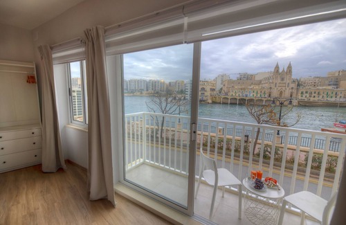 Il-Balluta Apartment | Studio apartment seconds from Balluta Bay IPAP1-1