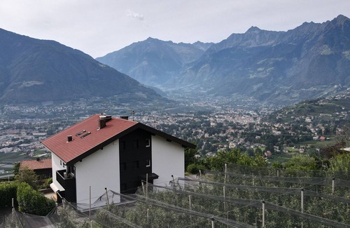 Merano Apartment | Studio Apartment 'Spiess' with Mountain View, Shared Pool and Wi-Fi