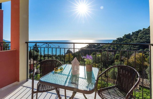 Parelia Apartment | Studio Apartments With Swimming Pool and sea View - Pelekas Beach