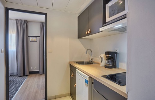 Couronne Urbaine Apartment | Studio au Centre, Climatisé + Équipé