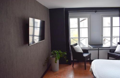 Dole Apartment | Studio au Moulin " Design Noir " Vue Unique