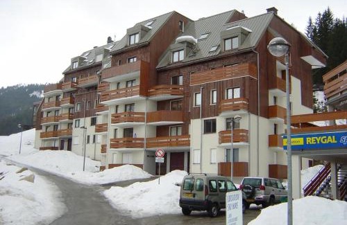 Le Pleynet Apartment | Studio au pied des pistes avec balcon - FR-1-557A-26